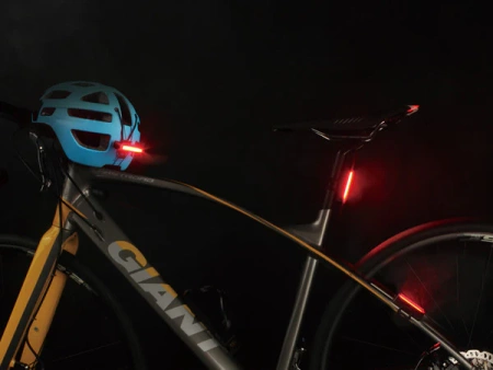 Lampka Rowerowa Tylna USB MAGICSHINE SEEMEE 30 lm V2.0 Czujnik Światła