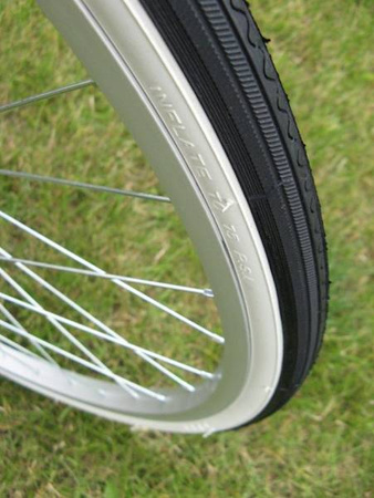 DURO OPONA ROWEROWA 32-630 27x1 1/4 BIAŁY BOK