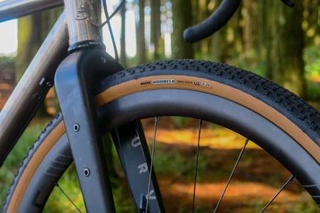 OPONA ROWEROWA 700x45C MAXXIS RAMBLER TANWALL ZWIJANA (45-622) GRAVEL
