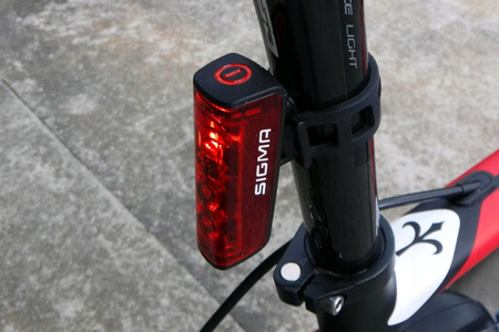 SIGMA BLAZE LAMPKA ROWEROWA LED Z CZUJNIEKIEM STOP