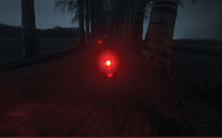 Lampa Lampka Rowerowa Tylna Na Bagażnik AXA SPARK Na Baterie 100 godzin